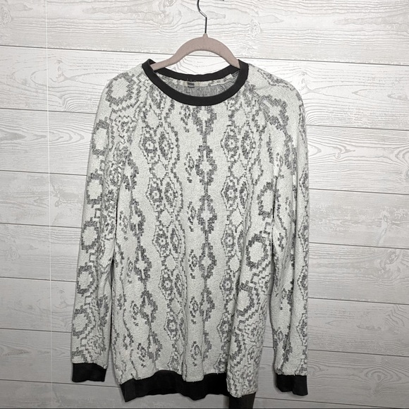Ecote Urban Outfitters Sweater - Picture 3 of 3
